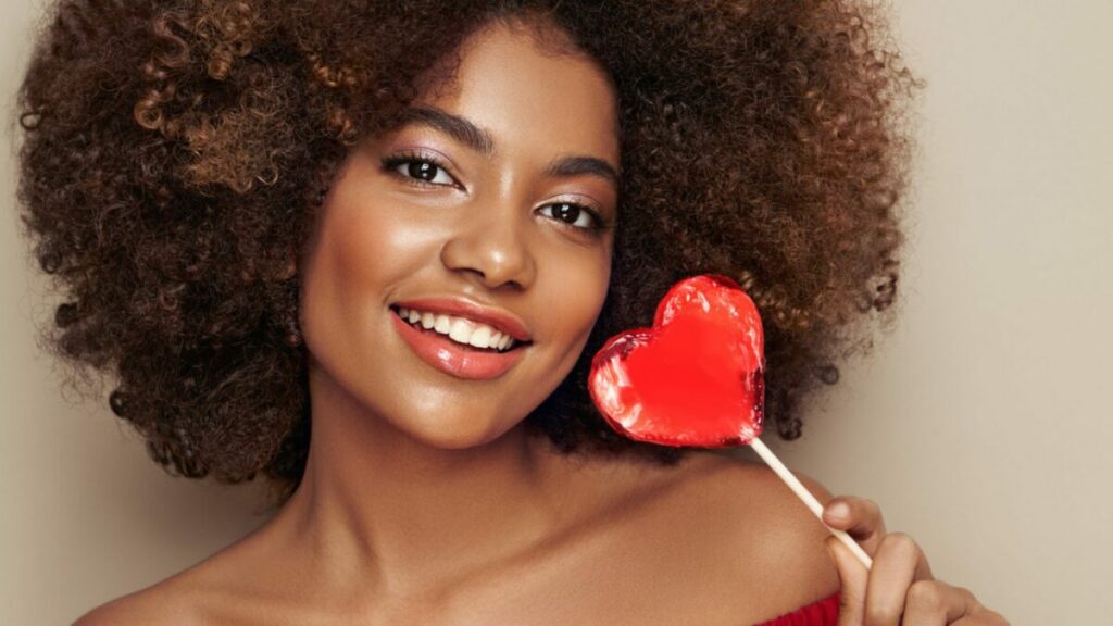 African-girl-with-a-heart-shaped-lollipop
