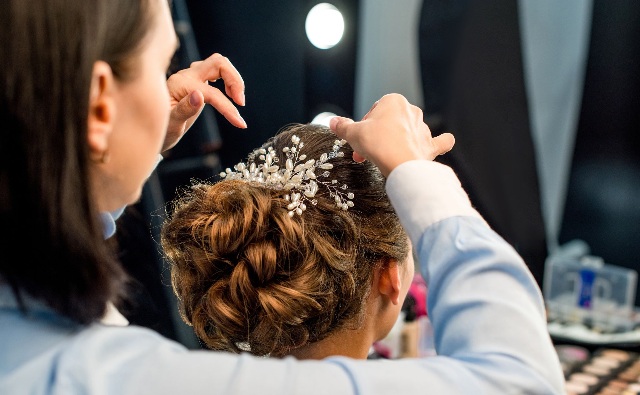 hairstylist-styling-wedding-hair-updo